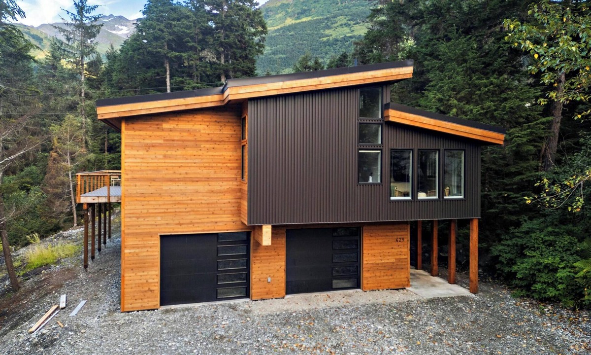 Alyeska House | Alaska Adventure Retreat LUXURY 4 Bed 5 bath in Girdwood, Base of Alyeska Resort