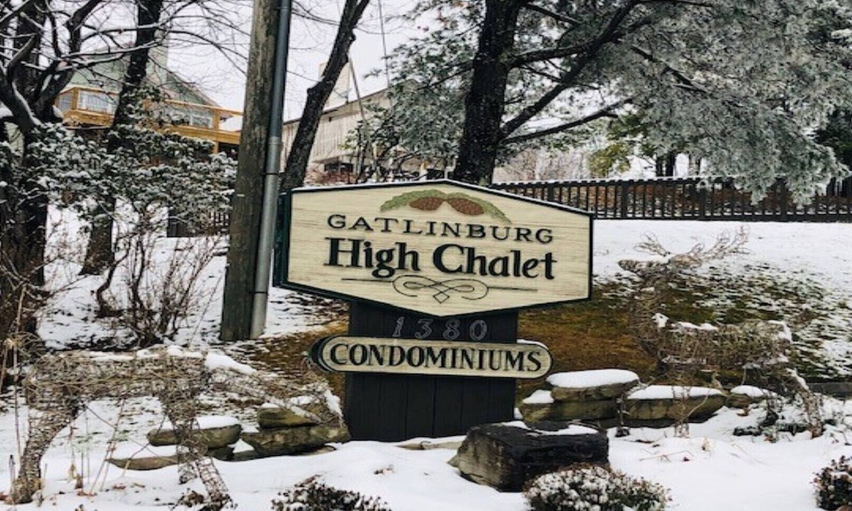 Chalet Village Condo | Aug Stay 3 Nights Get 4th Night FREE! Mountain Top Studio with Smoky Mtn Views!