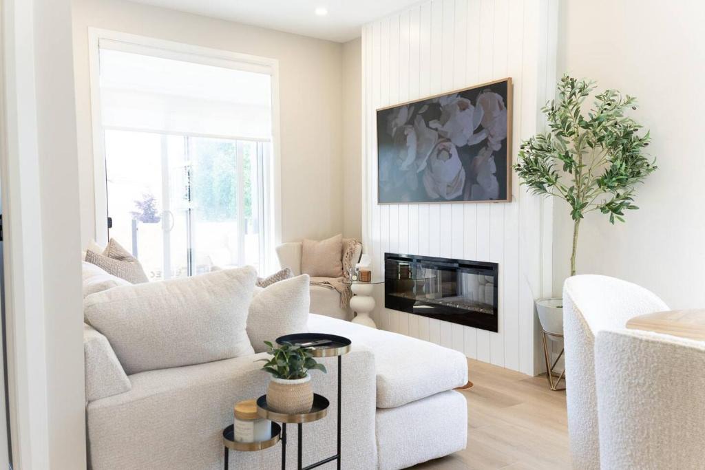 Mount Forest Bed & Breakfast | Executive Luxe Condo - Corporate Stay
