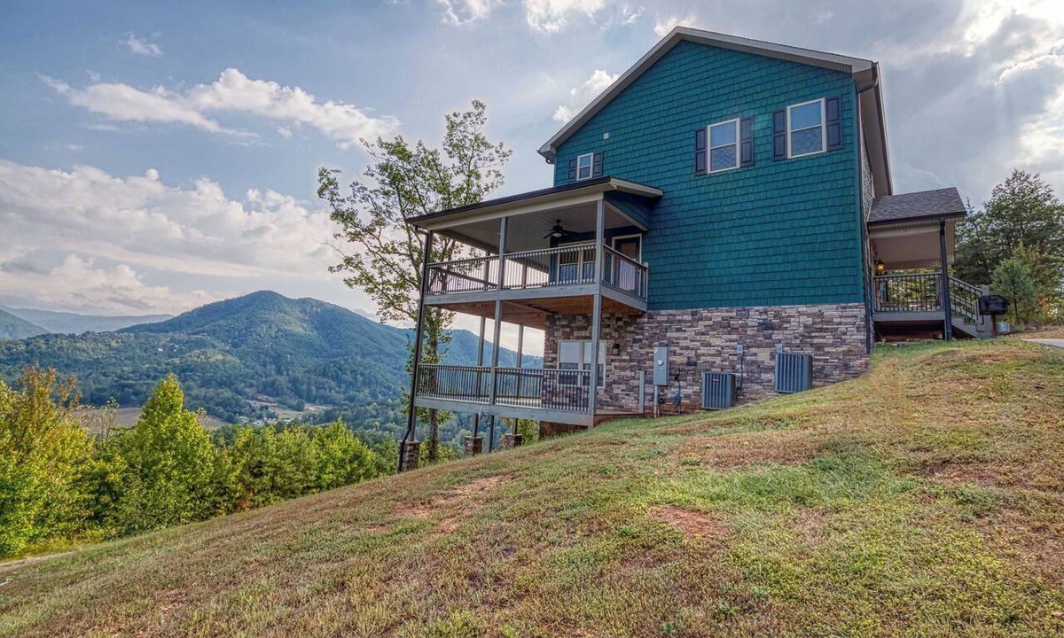 Wears Valley House | Mountain Views for 14, Hot Tub, Game Room, Theater | Community Pool, Peaceful Wears Valley Home, 30 Mins to Dollywood and Gatlinburg, 24 Hr Hospitality