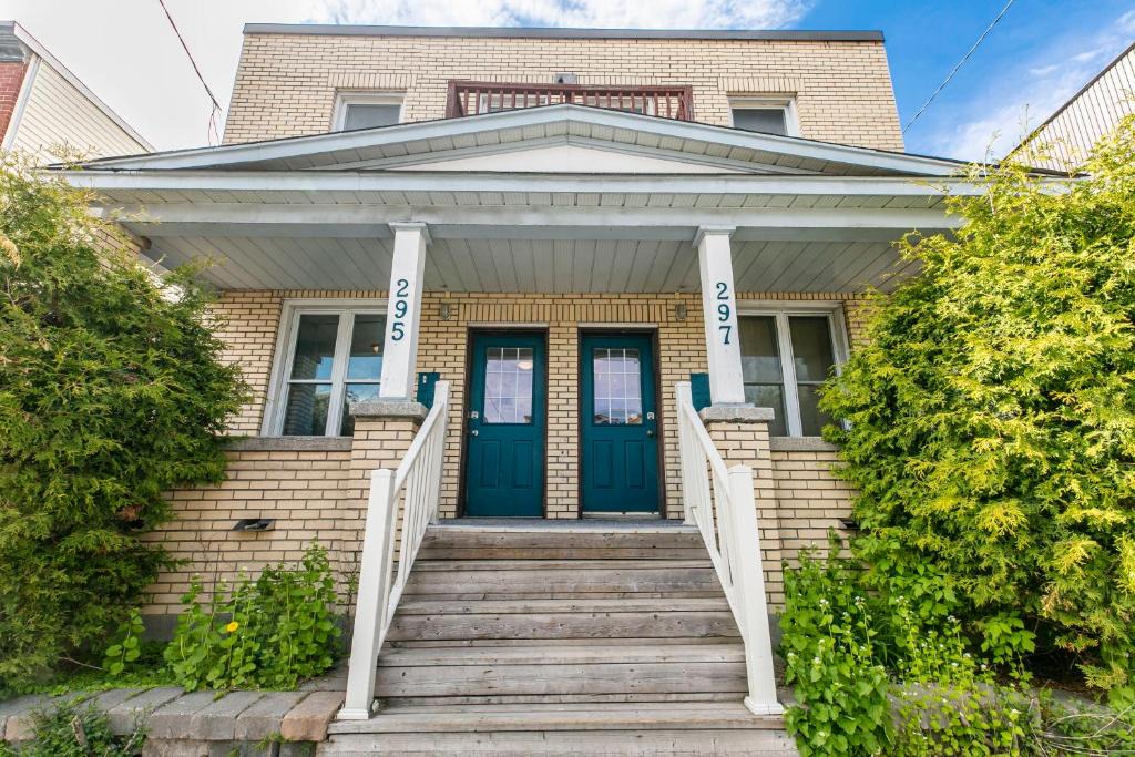 Lowertown Apartment | Newly Renovated - Modern 1BR with King Bed - Byward Market!