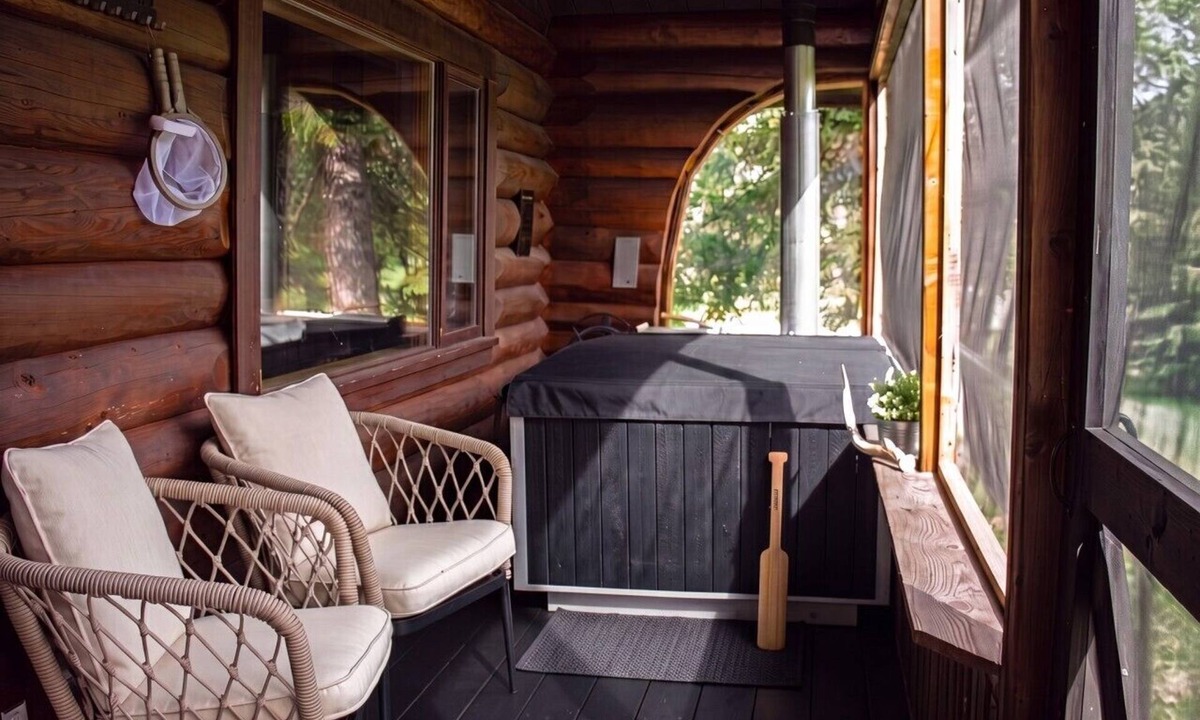 Rock Lake Cabin | Off-Grid Wilderness Cabin with Mountain Views, Hot Tub, Sauna & Canoes