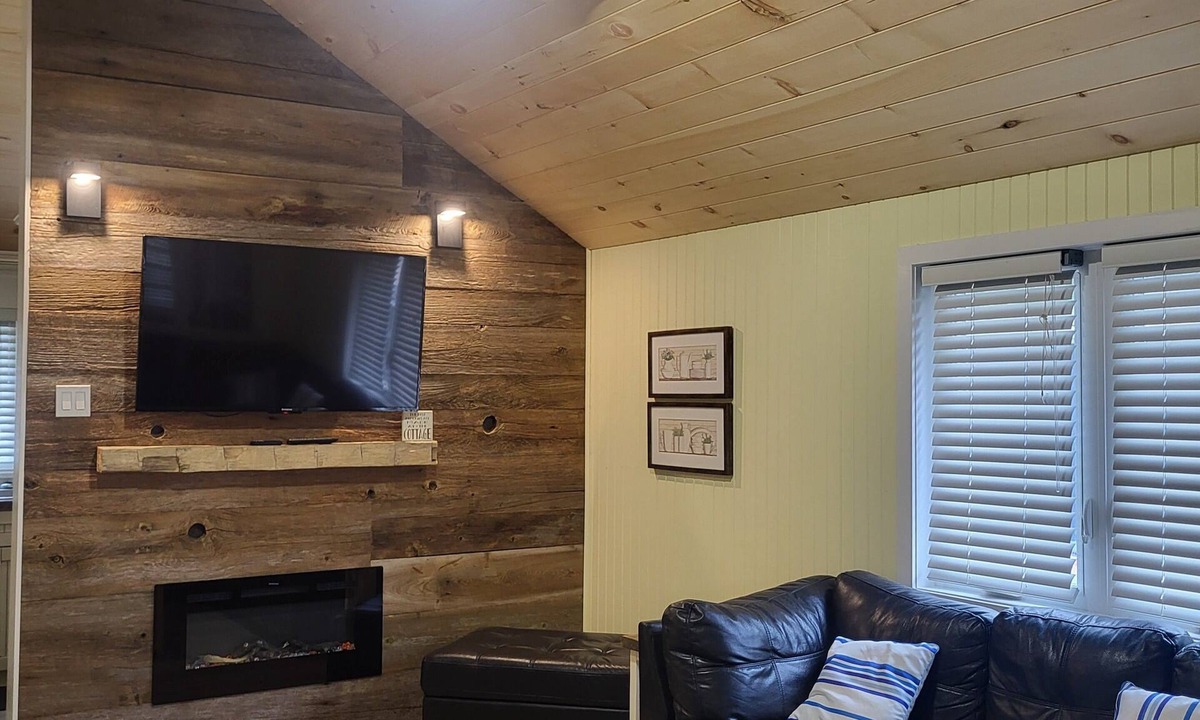Tiny Cottage | Woodland Beach Tiny/Wasaga Cottage 2 min to the beach