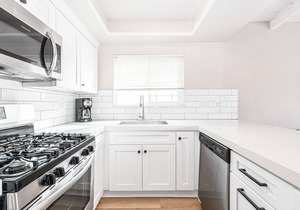 1 Block to Beach! | Cheery Upstairs Vacation Home in Newport Beach