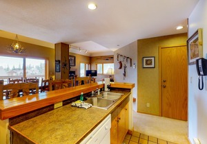 Mountain dream with ski-In/ski-Out Access, WiFi, hot tub, & pool in Durango