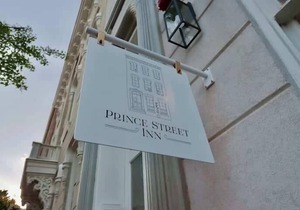 The Queen Suite at Prince Street Inn in Alexandria