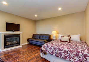 Welcoming Studio with Ocean View & Nearby Beach Access - Dogs OK in Lincoln City