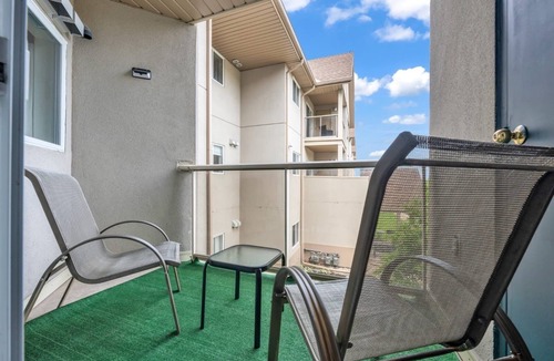 Sandwich Towne Condo | Access to the beach and riverside trail.