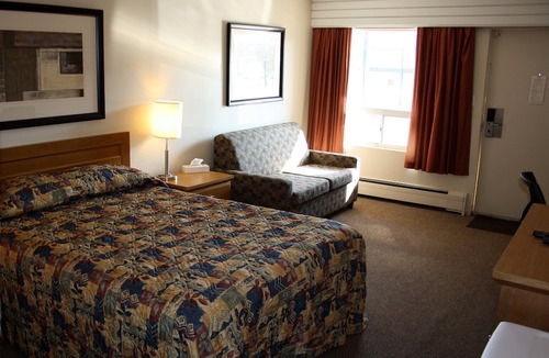 Peace River Hotel | BCMInns Peace River