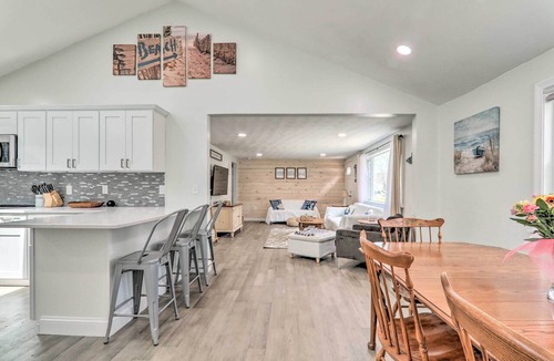 Centerville Cottage | Bike to Beach: Centerville Home w/Deck!
