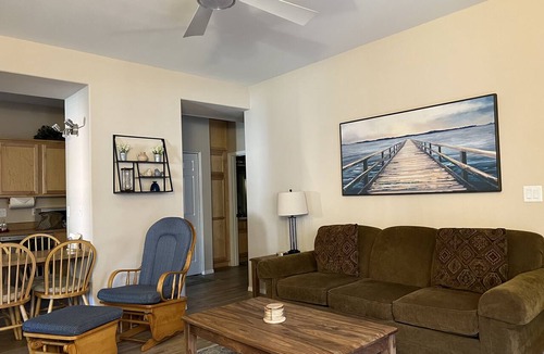Sunriver Condo | Cozy Condo - 20 Minutes from Mt Bachelor-Hot Tub & Seasonal Heated Pool