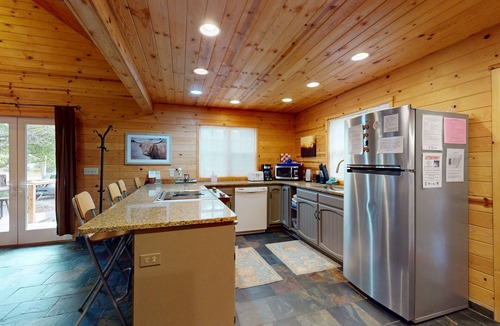 Manzanita Cottage | Cozy family friendly cottage near ocean with loft, washer/dryer and WIFI