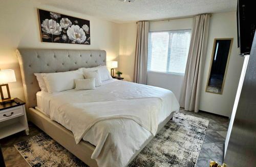 Springfield House | Cozy Luxury - King Bed, Coffee Bar, Sleeps 5