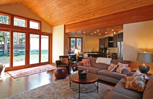 Woodland Park Cabin | Elite Mountain retreat, hot tub, 2 fireplaces, Hiking trails, trout fishing, AC