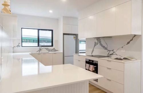 Southport House | Family Oasis, Poolside Living - 4BR House in Southport