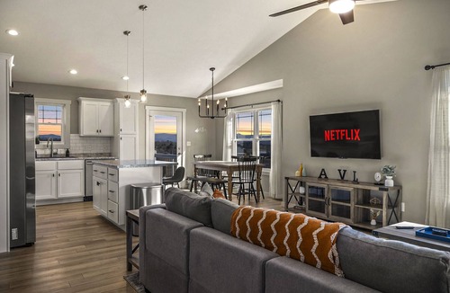 Leicester House | Hot Tub Mtn Views 15 Min to Asheville
