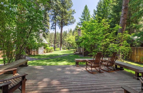 Camp Sherman Cabin | Metolius River Resort Cabin 11 Luxurious cabin on the Metolius River & fireplace