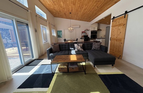 Northern Bruce Peninsula Cottage | Nature and Wellness Retreat with Nordic Sauna &SPA by Georgian Bay & Bruce Trail