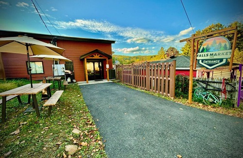 Ohiopyle Apartment | Ohiopyle Trailside Hotel Room 1 Queen Beds Sleeps 2/Minutes to Fallingwater