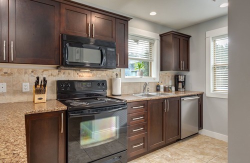 Regional District of Nanaimo Cabin | Peaceful, immaculate and fully equipped!