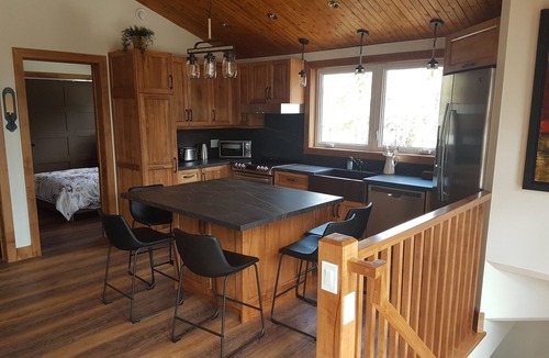 Barrie Ski Chalet | Rustic luxury chalet with fenced yard and pool, walk to beach and playground