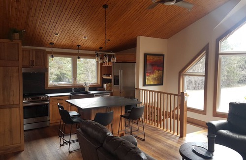 Barrie Ski Chalet | Rustic luxury chalet with fenced yard and pool, walk to beach and playground