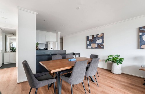 Southbank Apartment | Sentinel Vista Urban Stay with Pool and Tennis Court
