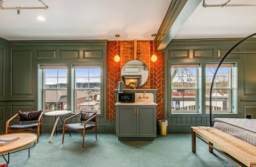 Poulsbo House | Two lavish rooms at Hotel Scandi with living area & walkable locale