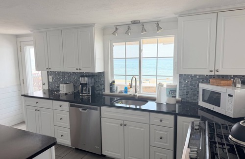 Ocean Bluff-Brant Rock House | Wake up to spectacular sunrises and the sound of waves at this great beach house