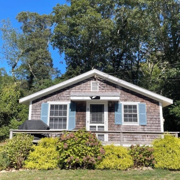 Arrowsmith Cottage - Oak Bluffs Near Eastville Beach; Steps to bike path. in Oak Bluffs