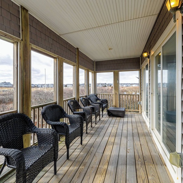 Marshfield Home w/4 Decks & Private Beach Access! in Marshfield