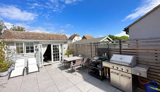 1 Bed Cabin - Sleeps 2 - Pets - Garden - Parking in Hayling Island