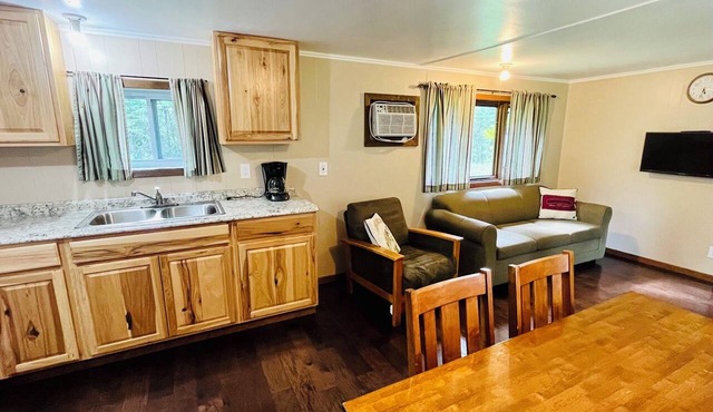15% OFF! Cozy Cabin-Quiet Resort-Kayaks.SUP.Beach.Fish.Scenic State Park nearby! in Marcell