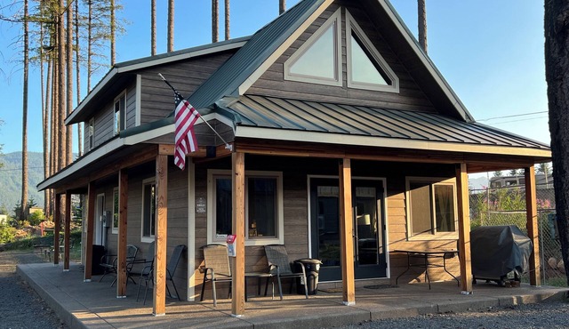 2 Bedroom/2 Bath Cabin with Lots of Parking for Boat, Snow Mobile and ATV's in Detroit