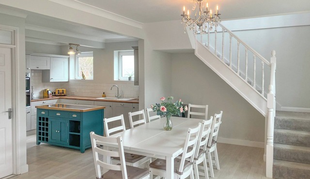 4 bedroom accommodation in Hayling Island in Hayling Island