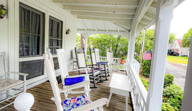 6 Beds! Walk to Beach, Ferry, Ocean Park and OB! in Oak Bluffs