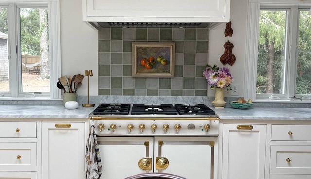 6bedroom, 4bath, chefs kitchen, central air, ping pong, walking distance to town in Tisbury