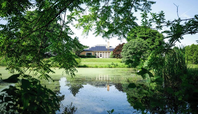 8-Person House with Private Hot Tub on Spectacular Rural Estate in Castleton