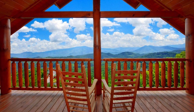A+ Views! Near Dollywood, Hot Tub, Games, Resort Pool & Gym Sauna, Pet Friendly in Sevierville