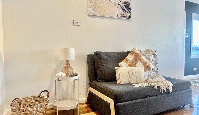 Absolute Waterfront Coal Point - Luxe Waterfront Escape - Pet Friendly in Coal Point