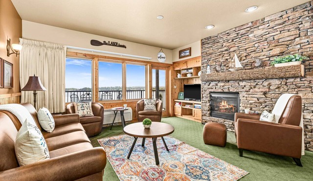 Amazing Lake Views | 2BR w/King Suite | Pools in Two Harbors