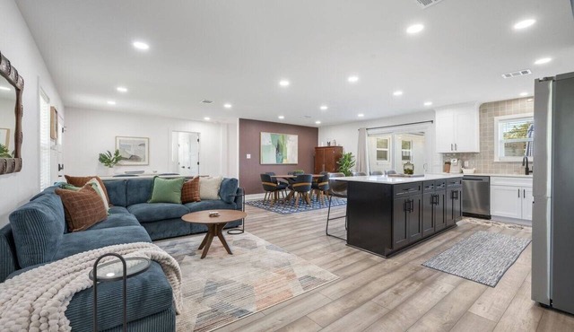 Armistead Abode - Walk to TAMU & Kyle Field! in College Station