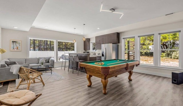 Aurora Elevator Theater Rec Room, Pool & Hot Tub in Corolla