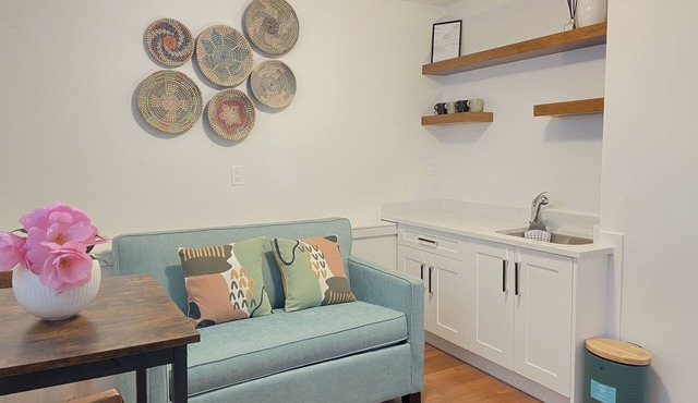 Beautiful and cozy Guest suite in Vancouver, central location in Vancouver