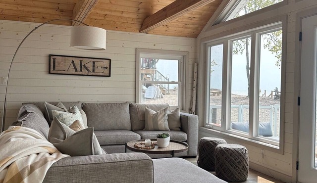 Beautiful FULLY Renovated Beach House in Port Rowan