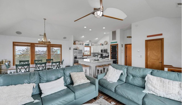 Beautiful OBX Home w. Pristine Views by RedAwning in Corolla