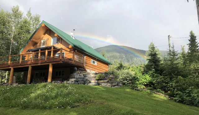 Beautiful Suite with Ski Resort & National Parks Nearby. in Golden