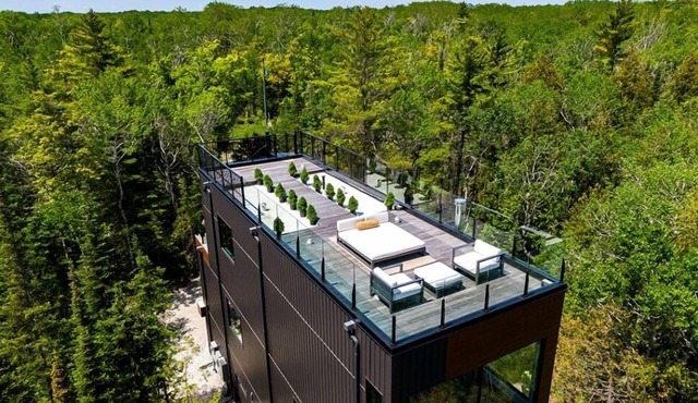 Borchardt Lookout | Modern Escarpment Retreat in Lion's Head