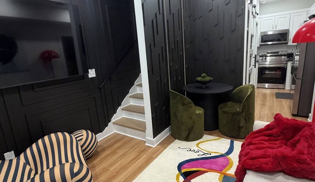 Brand New Stylish Artistic Tiny Home - Minutes from Airport & Downtown in Union City