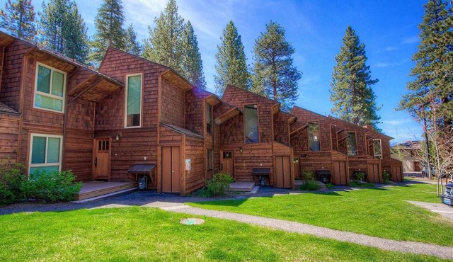 Brockway Beachside Bungalo by Lake Tahoe Accommodations in Kings Beach